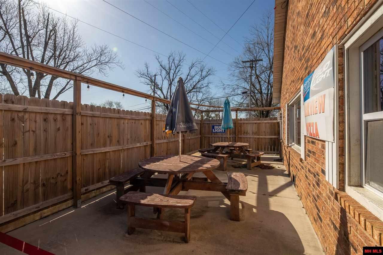 108 S 2nd St, Flippin, AR 72634